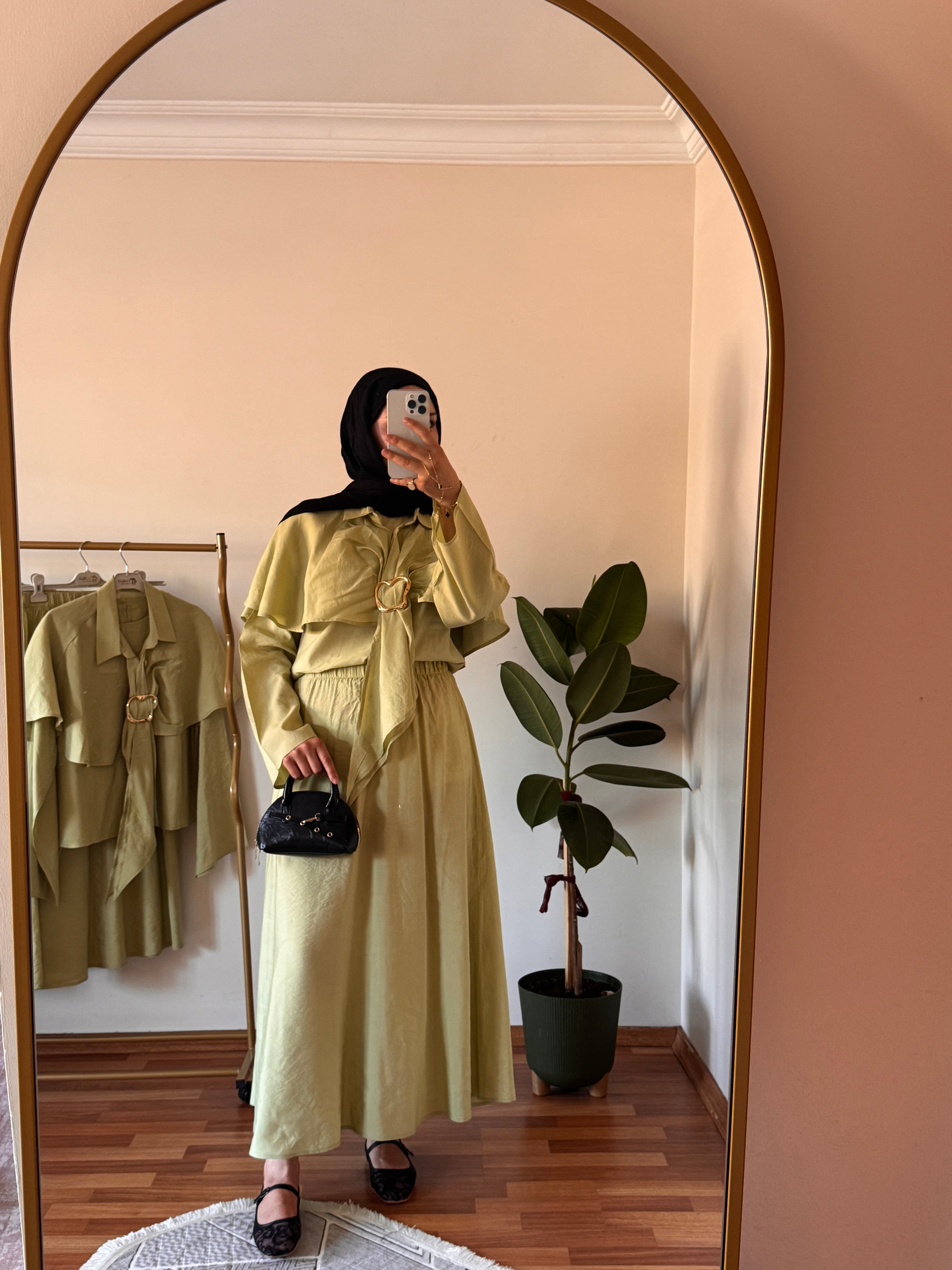 Pavia yeşil gold tokalı etekli takım